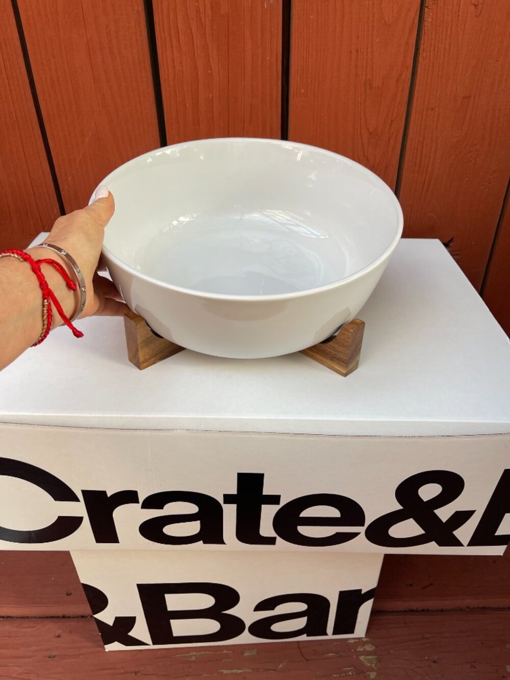 NIB Crate&Barrel Oven-to-Table Serving Bowl with Dark Wood Trivet
